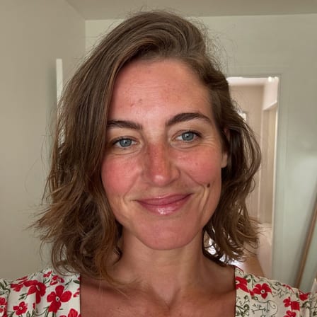 Portrait d'une habitante de La Capte après sa demande de devis à Hyères